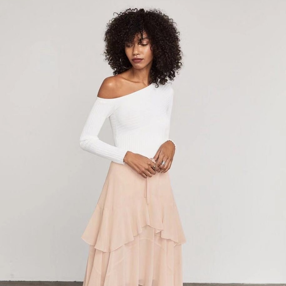 bcbg white sweater 90% off